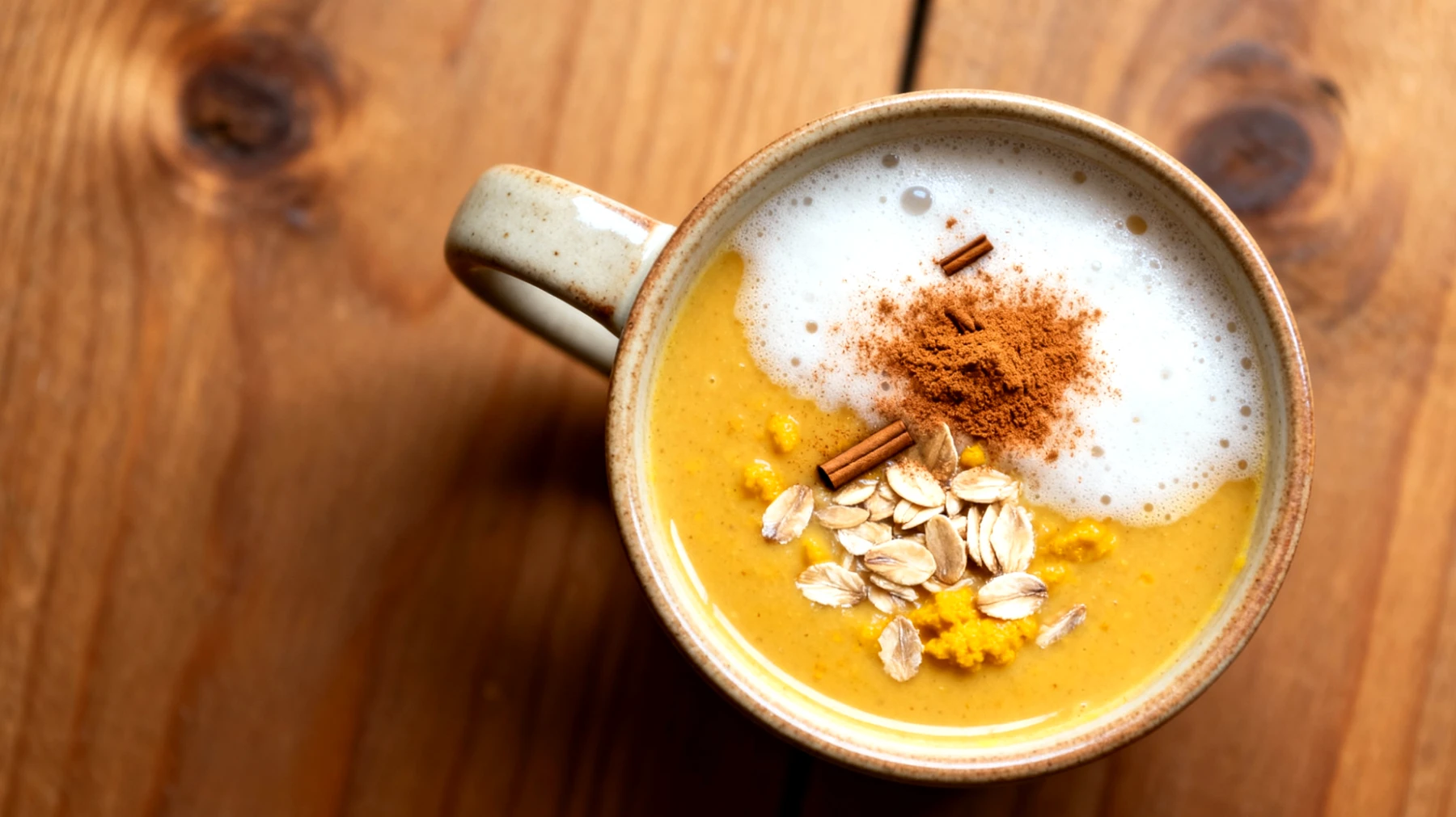 Goldene Milch mit Ashwagandha und Hafer (Adaptogener Hafer-Kurkuma-Drink)"