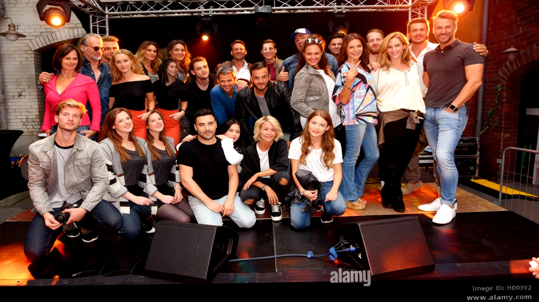 Unter uns2025-12-06T05:38:43.574Z"